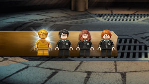  LEGO® Harry Potter™ Hogwarts™: Fallo de la Poción Multijugos (76386) lo tiene todo: populares personajes, imaginativos detalles y encantadoras aventuras ambientadas en un célebre lugar de Hogwarts.