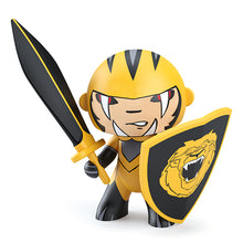 Cargar imagen en el visor de la galería, Arty Toys Wild Knight DJ06745 Caballero del León Salvaje Djeco 36745 de plástico con armadura, espada y escudo negro y dorado