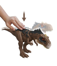 Cargar imagen en el visor de la galería, Rajasaurus es una figura de acción de Jurassic World . Es un saurio de tamaño medio con movimiento accionado mediante presión en su espalda y también tiene sonido de rugido.