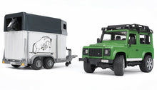 Cargar imagen en el visor de la galería, Land Rover con Remolque de Caballos - Bruder 33103816