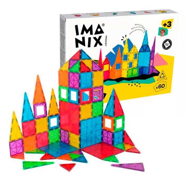construccion con piezas magnéticas de forma geometrica y colores traslucidos