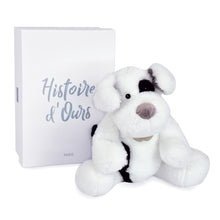 Cargar imagen en el visor de la galería, Dulce perrito de peluche de 24 cm que enamora por su suavidad en el mismo momento que lo tocas. Viene presentado en una bonita caja de regalo.