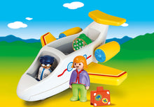 Cargar imagen en el visor de la galería, Avión de Pasajeros Playmobil 1.2.3,Avión para los amantes más pequeños de los vuelos. Incluye una figura de piloto, pasajero y 2 maletas. Adecuado para niños a partir de 1 años y medio.