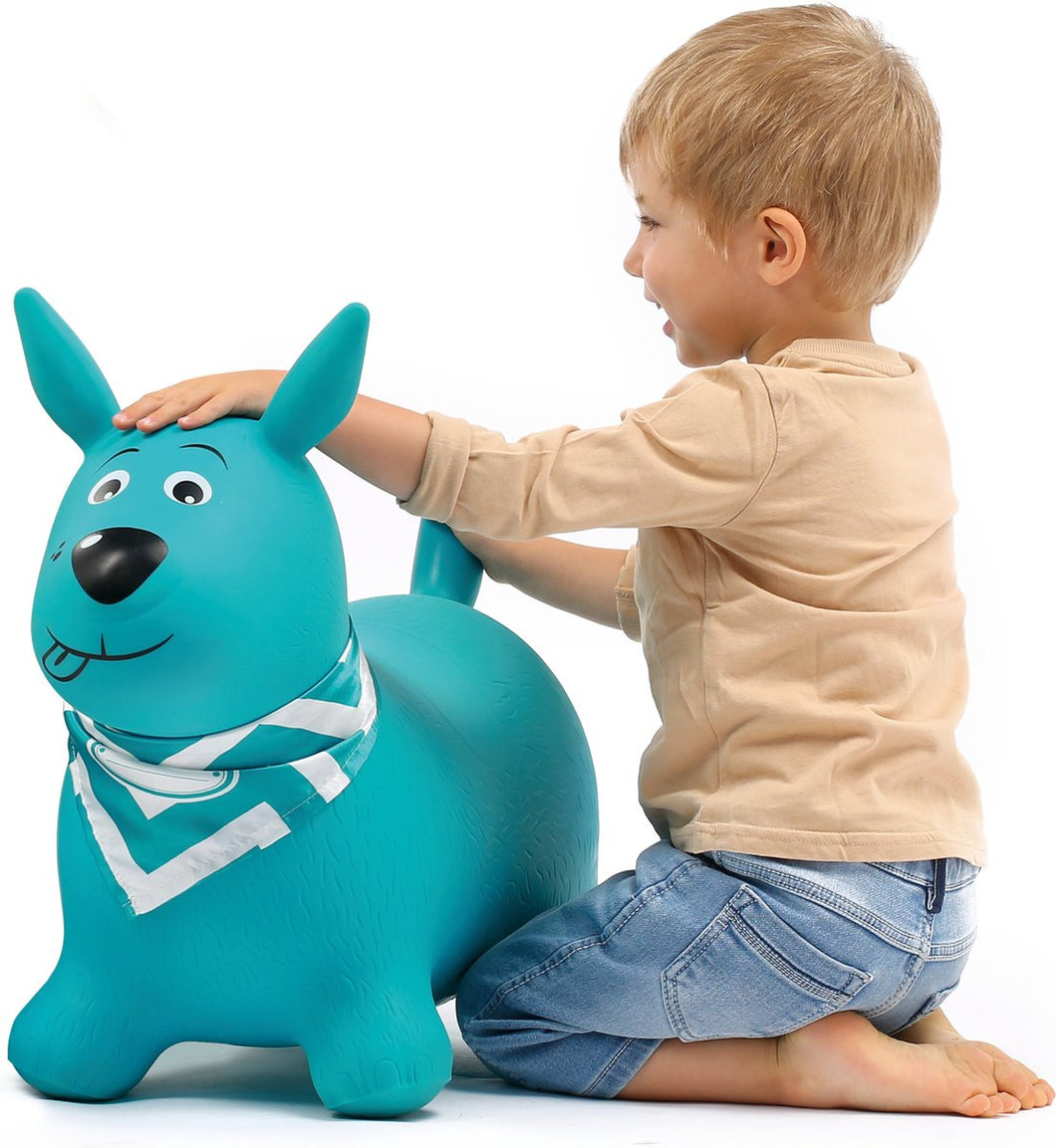 Perro Saltarín Azul -Conoce a este bonito perro saltador azul, un compañero de lo más divertido que siempre está listo para la aventura! Es un compañero de juego y aventuras para todas las edades. Está diseñado para favorecer el desarrollo motor de los niños y niñas, este perro saltarín ofrece estabilidad y seguridad para jugar dentro de casa o en el exterior. 