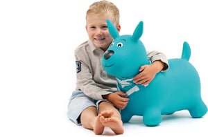 Perro Saltarín Azul -Conoce a este bonito perro saltador azul, un compañero de lo más divertido que siempre está listo para la aventura! Es un compañero de juego y aventuras para todas las edades. Está diseñado para favorecer el desarrollo motor de los niños y niñas, este perro saltarín ofrece estabilidad y seguridad para jugar dentro de casa o en el exterior. 