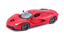 Carregar imagem no visualizador da galeria,  La Ferrari 1/18 - Burago 16001 Disfruta de una reproducción a escala 1/18 de una máquina perfecta de la velocidad como es un modelo LaFerrari de la marca Ferrari. Este detallado modelo de Bburago presenta una carrocería meticulosamente elaborada en metal