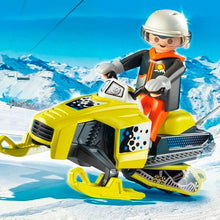 Carregar imagem no visualizador da galeria, Dinámica moto de nieve de Playmobil con figura. Recomendado de 4 a 10 años. No recomendado para menores de 3 años por contener piezas pequeñas.