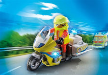 Cargar imagen en el visor de la galería, Moto de Emergencias - Playmobil Con la rápida moto de rescate con luz intermitente, el médico de urgencias llega al lugar del accidente para prestar ayuda. 