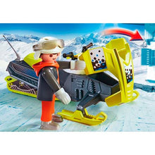 Carregar imagem no visualizador da galeria, Dinámica moto de nieve de Playmobil con figura. Recomendado de 4 a 10 años. No recomendado para menores de 3 años por contener piezas pequeñas.