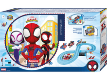 Carregar imagem no visualizador da galeria,  circuito  de Carrera FIRST &#39;It&#39;s Spidey Time&#39;, se une a su amigo Miles Morales, alias Spin, mientras corren alrededor de la pista de 2,4 metros. Numerosos elementos decorativos con diseños de la serie adornan la pista, creando una atmósfera genuina de Spidey en los autódromos de dormitorio. Incluye los 2 coches y los 2 mandos.