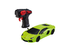 Carregar imagem no visualizador da galeria,  Lamborghini Aventador de Revell Control es la elección perfecta para aquellos que experimentar la velociadd, esta detallada réplica del legendario Lamborghini Aventador Coupé impresiona no solo por sus dimensiones compactas, sino también por su impresion, con luces.