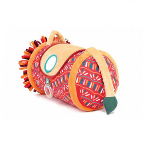  Baby Roller Leon Actividades ¡Estimula la motricidad fina de tu bebé con el rodillo de actividades "León"! El rodillo de actividades "León" es un juguete interactivo y cautivador, diseñado para apoyar el desarrollo motor y la coordinación de los niños pequeños.