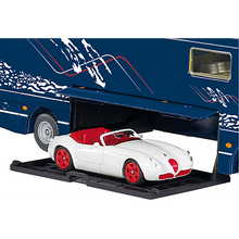 Carregar imagem no visualizador da galeria,  La autocaravana Performance de la marca Volkner te permite viajar con absoluto lujo. Este lujoso espacio habitable sobre ruedas a escala 1:50 con numerosas piezas de metal impresiona por sus numerosos detalles. Una trampilla que se abre en el lateral permite ver el garaje central debajo del espacio habitable.