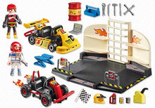 Carregar imagem no visualizador da galeria, taller de karts, trabajan a toda velocidad para que los karts estén preparados para iniciar la carrera y que nada falle y así poder ser el más veloz. Incluye 2 karts y 2 figuras. Consta de 70 piezas.