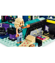 Cargar imagen en el visor de la galería, Habitación de Nova - Lego Friends 41755A los peques a partir de 6 años les espera un montón de diversión con el set de juguetes de construcción LEGO®