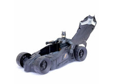 Carregar imagem no visualizador da galeria, Batman de 30 cm+ Batmobile,Corre con Batman hacia la acción en el Batmóvil de Batman. El conjunto de Batman y Batimóvil cuenta con un diseño de cómic auténtico que hará que tus aventuras con Batman cobren vida, incluye una figura de Batman de 30 cm 