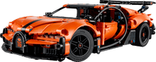 Carregar imagem no visualizador da galeria,  Chiron Pur Sport - LEGO El coche tiene un montón de características geniales para que los entusiastas de los vehículos las exploren. Gira el volante usando el mando de la parte superior del modelo del hipercocheDIMENSIONES: Este set de 771 piezas presenta un coche de juguete que mide aproximadamente 8 cm de altura, 29 cm de longitud y 13 cm de anchura. 