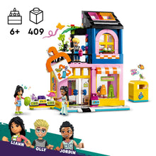Carregar imagem no visualizador da galeria, Tienda de Moda - Lego Friends 42614,Invita a tu joven constructora o constructor a pensar en el planeta mientras se divierte con este juguete para el desarrollo socioemocional basado en la moda. La Tienda de Moda Retro LEGO® Friends (42614) para niñas y niños de 6 años o más incluye 3 personajes de LEGO Friends, una figura de un gato y accesorios. 