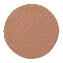 Carregar imagem no visualizador da galeria,  alfombra de juegos orgánica Play&amp;Go 3 en 1 (color ): ¡bolso cambiador, bolsa de almacenamiento y alfombra de actividades orgánica! La alfombra de juegos GOTS en color marrón es resistente, sólida y transmite calma. 