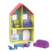 Cargar imagen en el visor de la galería, casa del famoso personaje de los dibujos animados Peppa Pig. Con 2 niveles y 3 habitaciones. Cocina-comedor, baño y dormitorio. Con 6 complementos: cama, sofá, mesa, 2 sillas y un wc.