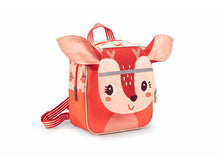 Carregar imagem no visualizador da galeria,  mochila de Stella la cervatilla servirá al niño para llevar todas sus cosas. Ideal para ir a la guardería. Esta colorida mochila tiene un compartimento grande en el que caben un peluche, la merienda y otros secretitos. Es una mochila impermeable y ajustable gracias a los tirantes regulables para adaptarla a los niños ,  26 x 23 x 12 cm está hecha de poliéster reciclado y se puede lavar a máquina a 30° C.