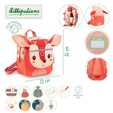Carregar imagem no visualizador da galeria,  mochila de Stella la cervatilla servirá al niño para llevar todas sus cosas. Ideal para ir a la guardería. Esta colorida mochila tiene un compartimento grande en el que caben un peluche, la merienda y otros secretitos. Es una mochila impermeable y ajustable gracias a los tirantes regulables para adaptarla a los niños ,  26 x 23 x 12 cm está hecha de poliéster reciclado y se puede lavar a máquina a 30° C.