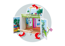 Cargar imagen en el visor de la galería,  Bungalow en la playa de Playmobil podrás recrear unas vacaciones de los más divertido. Incluye piscina pequeña, hamaca, mesa, maceta, lechuza, helado, cubo, barco y pez para jugar en el agua, dos gatitos. dos pares de chanclas y un carrito de bebé. Incluye tres figuras (adulto, niña y bebé). Incluye 67 piezas. 