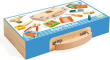 Carregar imagem no visualizador da galeria, Conviértete en un súper mano: despierta creatividad y juego imaginativo con el juego de rol DJECO Super Bricolo. Esta caja de herramientas de madera permite que los niños de 3 años en adelante se transformen en un hábil manitas o manitas, arreglando y construyendo cualquier cosa que imaginen
