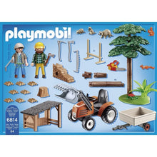 Cargar imagen en el visor de la galería, Leñadores con Tractor - Playmobil Country 6814 Tractor con pala frontal que sube y baja mientras coge troncos de madera. El remolque se puede acoplar al tractor para transportar herramientas. Incluye dos figuras, tres mapaches, dos ardillas, árbol, arbusto y recinto para guardar la madera. 