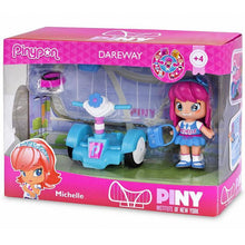 Carregar imagem no visualizador da galeria, Pinypon PINY Figura de Michelle con Dareway azul Famosa 700012963 EAN 8410779026545 y muchos complementos pelo rosa