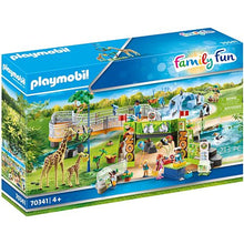 Carregar imagem no visualizador da galeria, Gran Zoo Playmobil , Gran zoo de aventuras con cuidador, visitantes, animales exóticos y otros accesorios para recreaciones detalladas Jirafas y más con partes del cuerpo móviles, recinto libre con pasarela de madera variable y elementos del recinto, tobogán para pingüinos, entrada con quiosco, contiene 213 piezas 