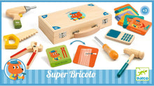 Carregar imagem no visualizador da galeria, Conviértete en un súper mano: despierta creatividad y juego imaginativo con el juego de rol DJECO Super Bricolo. Esta caja de herramientas de madera permite que los niños de 3 años en adelante se transformen en un hábil manitas o manitas, arreglando y construyendo cualquier cosa que imaginen