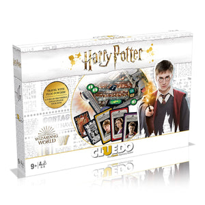  Harry Potter Cluedo Edición Coleccionista transporta a 3-5 jugadores directamente al mundo de Harry, Hermione, Ron y compañía. En distintos lugares, como Gringotts, Hogwarts o la finca de los Malfoys, el objetivo es resolver la desaparición de un compañero. 