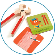 Carregar imagem no visualizador da galeria, Conviértete en un súper mano: despierta creatividad y juego imaginativo con el juego de rol DJECO Super Bricolo. Esta caja de herramientas de madera permite que los niños de 3 años en adelante se transformen en un hábil manitas o manitas, arreglando y construyendo cualquier cosa que imaginen