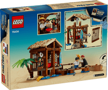 Carregar imagem no visualizador da galeria, set Cabaña del Pueblo Molino de One Piece LEGO. Este juguete inspirado en el anime, tiene fabulosas escenas, fieles accesorios y emblemáticos personajes. Los peques pueden quitar el techo del establecimiento de la playa para acceder a su divertido interior.  Consta de 299 piezas. 