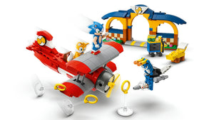 Sonic:Taller y Avión Tornado de Tails Avión construible: Una vez construido el avión Tornado y el taller, los peques pueden usar el avión para recoger los anillos, derrotar al Badnik y rescatar al amigo animal de Sonic • 376 piezas 