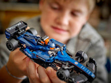 Carregar imagem no visualizador da galeria,  LEGO Speed Champions Coche de Carreras Williams Racing FW46 F1 proporciona la emoción trepidante de la Fórmula 1! Los peques y los coleccionistas de coches adultos pueden construir y exponer un coche de carreras de F1 