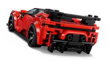 Carregar imagem no visualizador da galeria, Coche Deportivo Ferrari SF90 XX Stradale LEGO Speed Champions para luego exponerlo. Este coche Ferrari de juguete cuenta con diseño de cabina adelantada, alerón trasero, tubos de escape elevados y llantas decoradas con el escudo de Ferrari , contiene, 339 piezas. 