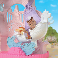 Carregar imagem no visualizador da galeria, Parque de los Sueños de Sylvanian Families El Parque de Diversión Baby Dream de Sylvanian Families es un mundo mágico donde la diversión nunca termina. Diseñado para niñas y niños a partir de 3 años, este encantador set de juego transporta a los pequeños a un parque de atracciones lleno de aventuras. 