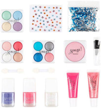 Cargar imagen en el visor de la galería, cosméticos infantiles de Souza están elaborados a base de minerales naturales, son veganos, dermatológicamente testados y suaves con la piel infantil. Además, se eliminan fácilmente con agua tibia y jabón, facilitando su uso diario. 3 conjuntos de 4 sombras de ojo cada uno. 2 brillos de labios. 3 esmaltes de uñas con base de agua. Colorete en polvo. Purpurina para el pelo
