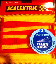 Carregar imagem no visualizador da galeria, Scalextric Accesorios Peralte regulable Pack de 4 TecniToys 8814 EAN 8436001937007 con 3 posiciones de altura color rojo