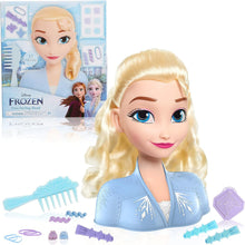 Cargar imagen en el visor de la galería, Disney Frozen Elsa Busto para Peinar - Elsa tiene un precioso y brillante pelo rubio que a los niños les encanta cepillar y peinar. La cabeza para peinados de Elsa incluye 14 divertidos accesorios para peinar.