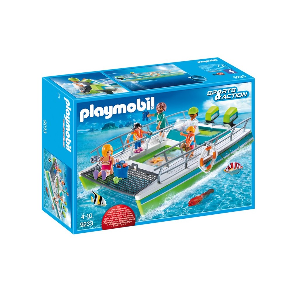 Barco de Playmobil de recreo con suelo para observar el fondo marino. Los playmobils van de excursión al avistamiento del fondo submarino y especies marinas. Incluye un motor que hace que el barco pueda desplazarse. Incluye 5 figuras de Playmobil, peces y especies marinas. El motor funciona con una pila AA(no incluida) 