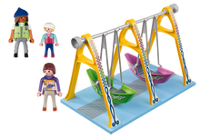 Carregar imagem no visualizador da galeria, barcas columpios  Playmobil pasan horas de diversión empujando y balanceandose estas barcas balancines. Incluye una figura adulto de PLAYMOBIL Y 2 figuras infantiles. Consta de 30 piezas. 