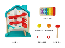 Carregar imagem no visualizador da galeria, Mansión Melódica con Bolas - Hape Experimenta la alegría de la música y la diversión de rodar con nuestro juego de bola descendente por una forma de casa. Navega por el laberinto colorido o extrae el xilófono para tocar melodías. Los niños deberán utilizar el martillito para introducir las bolas en la mansión e iniciar su descenso trepidante y sonoro. 