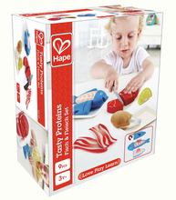 Cargar imagen en el visor de la galería,  Ideal para enseñar a los niños conceptos sobre ingredientes, cocina y comida saludable. Reúne tus ingredientes y prepárate para cocinar. Usa el cuchillo de juguete y tus propias manos para preparar los diferentes alimentos. El filete, el pescado y el muslo de pollo se separan para darles más realismo, y el limón puede exprimirse.