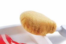 Cargar imagen en el visor de la galería,  Ideal para enseñar a los niños conceptos sobre ingredientes, cocina y comida saludable. Reúne tus ingredientes y prepárate para cocinar. Usa el cuchillo de juguete y tus propias manos para preparar los diferentes alimentos. El filete, el pescado y el muslo de pollo se separan para darles más realismo, y el limón puede exprimirse.