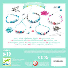 Cargar imagen en el visor de la galería, Un completo kit con 1000 cuentas para crear pulseras preciosas con nombres o mensajes. Una selección de cuentas de colores y plateadas para lograr resultados armoniosos en cada ocasión. Ensarta las cuentas en el cordón elástico para crear pulseras únicas a tu gusto.