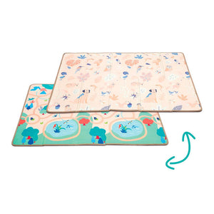  Alfombra de Juegos Reversible - LUDI ¡Una alfombra grande para divertirse en compañía! Descubre la alfombra plegable reversible que ofrece un espacio de juego amplio y versátil para niños de todas las edades. Con su gran tamaño y su material suave y cómodo, esta alfombra es ideal para estimular la motricidad fina de bebés y niños mayores.¡Dos caras para el doble de diversión!