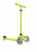 Carregar imagem no visualizador da galeria, Patinete 3 Ruedas Primo Verde Lima - Globber. Soporta hasta 50 kg. Recomendado a partir de 3 años.